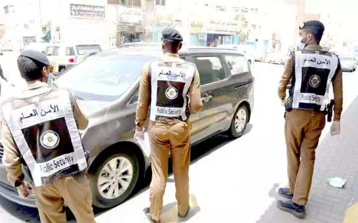 കോവിഡ് നിയമലംഘനം: ഒരാഴ്ചക്കിടെ 18,000ത്തിലേറെ കേസ് കോവിഡ് നിയമലംഘനം: ഒരാഴ്ചക്കിടെ 18,000ത്തിലേറെ കേസ്