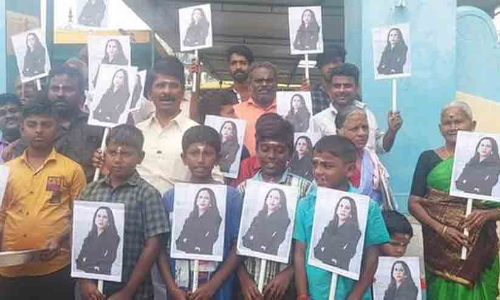 ക​മ​ല ഹാ​രി​സ്​ അധികാരമേൽക്കു​േമ്പാൾ തമിഴ്​നാട്ടിലെ തുളസേന്ദ്രപുരത്ത്​ ആഘോഷം