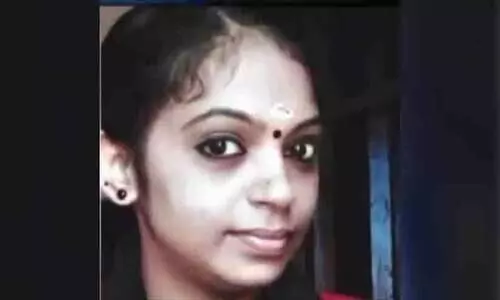 യുവതി കടലിൽ ചാടി മരിച്ച സംഭവം: ശു​ചി​മു​റി​യി​ൽ ഒളികാ​മ​റ വെച്ച ​സഹപ്രവർത്തകനെതിരെ ആരോപണവുമായി ബന്ധുക്കൾ