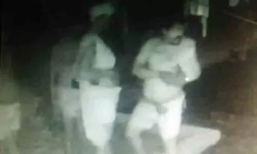 നാലംഗ കവർച്ച സംഘം എ​ട്ടു വീ​ടു​ക​ളി​ൽ മോഷണം നടത്തി; ദൃശ്യങ്ങൾ സി.സി.ടി.വിയിൽ