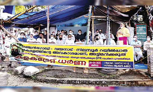 റെയിൽപാത സർക്കാർ അട്ടിമറിക്കുന്നതിൽ പ്രതി​േഷധം ഇരമ്പി