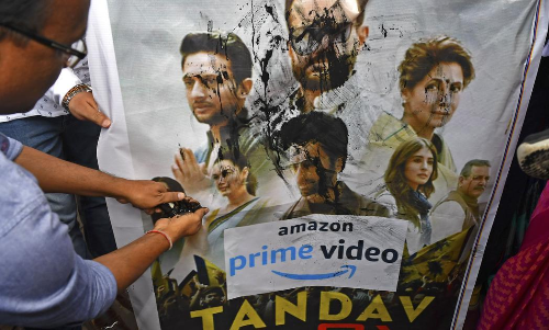 താണ്ഡവിനെ സംഘപരിവാർ ഇത്ര ഭയക്കുന്നതെന്തിന്​? കാവി രാഷ്​ട്രീയത്തിനെ പൊളിച്ചെഴുതുന്ന തിര നാടകങ്ങൾ