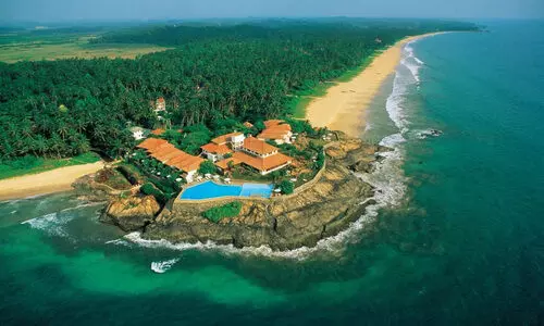 ഏറെ നാളുകൾക്കുശേഷം സഞ്ചാരികൾക്കായി വീണ്ടും വാതിൽ തുറന്ന്​ ഇന്ത്യയുടെ അയൽരാജ്യം