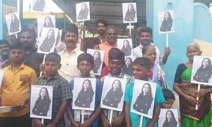കമല ഹാരിസ് അധികാരമേൽക്കുേമ്പാൾ തമിഴ്നാട്ടിലെ തുളസേന്ദ്രപുരത്ത് ആഘോഷം കമല ഹാരിസ് അധികാരമേൽക്കുേമ്പാൾ തമിഴ്നാട്ടിലെ തുളസേന്ദ്രപുരത്ത് ആഘോഷം
