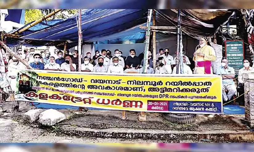 റെയിൽപാത സർക്കാർ അട്ടിമറിക്കുന്നതിൽ പ്രതി​േഷധം ഇരമ്പി