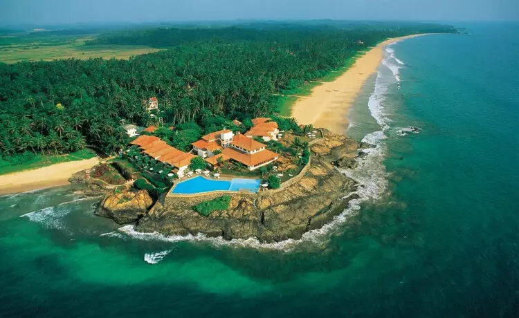 ഏറെ നാളുകൾക്കുശേഷം സഞ്ചാരികൾക്കായി വീണ്ടും വാതിൽ തുറന്ന്​ ഇന്ത്യയുടെ അയൽരാജ്യം