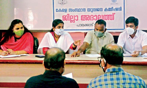 ലോ​ക്ഡൗ​ണി​ൽ സ്വാ​ശ്ര​യ കോ​ള​ജു​ക​ൾ ഫീ​സ് ഈ​ടാ​ക്കു​ന്ന കാ​ര്യം സ​ർ​ക്കാ​റിെൻറ ശ്ര​ദ്ധ​യി​ൽ​പെ​ടു​ത്തും –യു​വ​ജ​ന ക​മീ​ഷ​ൻ