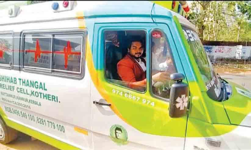 കാരുണ്യപ്രവർത്തനത്തിന് സ്വന്തം വിവാഹവും തടസ്സമായില്ല, പുതിയാപ്ല വേഷത്തിൽ രോഗിയെ ആശുപത്രിയിലെത്തിച്ച് മുസദ്ദിഖ്