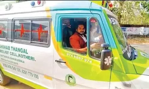 കാരുണ്യപ്രവർത്തനത്തിന് സ്വന്തം വിവാഹവും തടസ്സമായില്ല, പുതിയാപ്ല വേഷത്തിൽ രോഗിയെ ആശുപത്രിയിലെത്തിച്ച് മുസദ്ദിഖ്