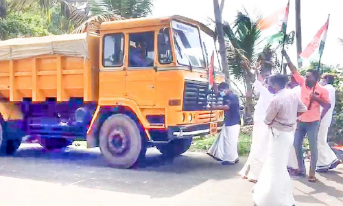 കരിമണൽ ഖനനത്തിനെതിരെ യൂത്ത് ​േകാൺഗ്രസ് പ്രതിഷേധം; അഞ്ചുപേർ അറസ്​റ്റിൽ