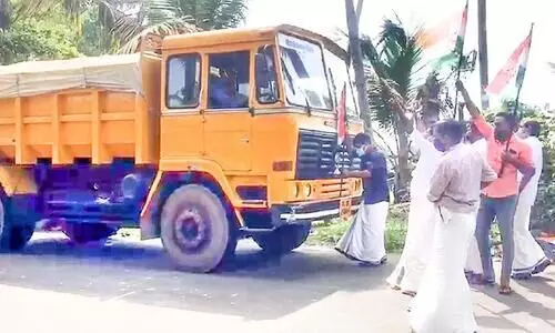 കരിമണൽ ഖനനത്തിനെതിരെ യൂത്ത് ​േകാൺഗ്രസ് പ്രതിഷേധം; അഞ്ചുപേർ അറസ്​റ്റിൽ
