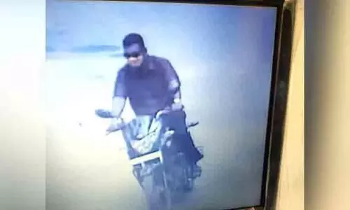 പ​ു​രോ​ഹി​ത​നെ​ന്ന വ്യാ​േ​ജ​ന ശ​സ്​​ത്ര​ക്രി​യ ക​ഴി​ഞ്ഞ രോഗിയെ​ കബളിപ്പിച്ചു പണം തട്ടി