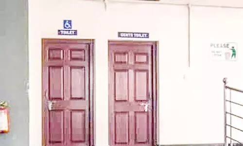 മിനിസിവിൽ സ്റ്റേഷനിൽ ടോയ്ലറ്റുകൾ പൂട്ടി മിനിസിവിൽ സ്റ്റേഷനിൽ ടോയ്ലറ്റുകൾ പൂട്ടി