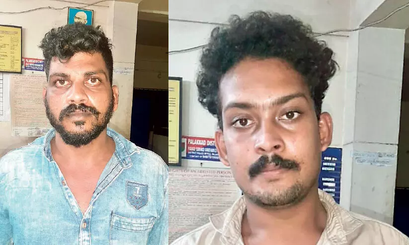 യാത്രക്കാരെ മർദിച്ച് കാർ തട്ടിയെടുത്ത കേസിൽ രണ്ടുപേർ പിടിയിൽ; തുമ്പായത്​​ ഐഫോൺ