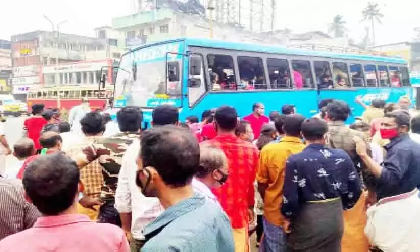 Two women were injured when a bus collided with a scooter Two women were injured when a bus collided with a scooter
