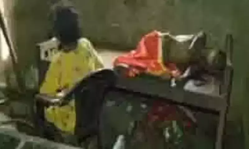 വയോധികെൻറ മരണം: സബ് കലക്ടറും സാമൂഹിക ക്ഷേമ വകുപ്പ് ഡയറക്ടറും തെളിവെടുപ്പ് നടത്തി വയോധികെൻറ മരണം: സബ് കലക്ടറും സാമൂഹിക ക്ഷേമ വകുപ്പ് ഡയറക്ടറും തെളിവെടുപ്പ് നടത്തി