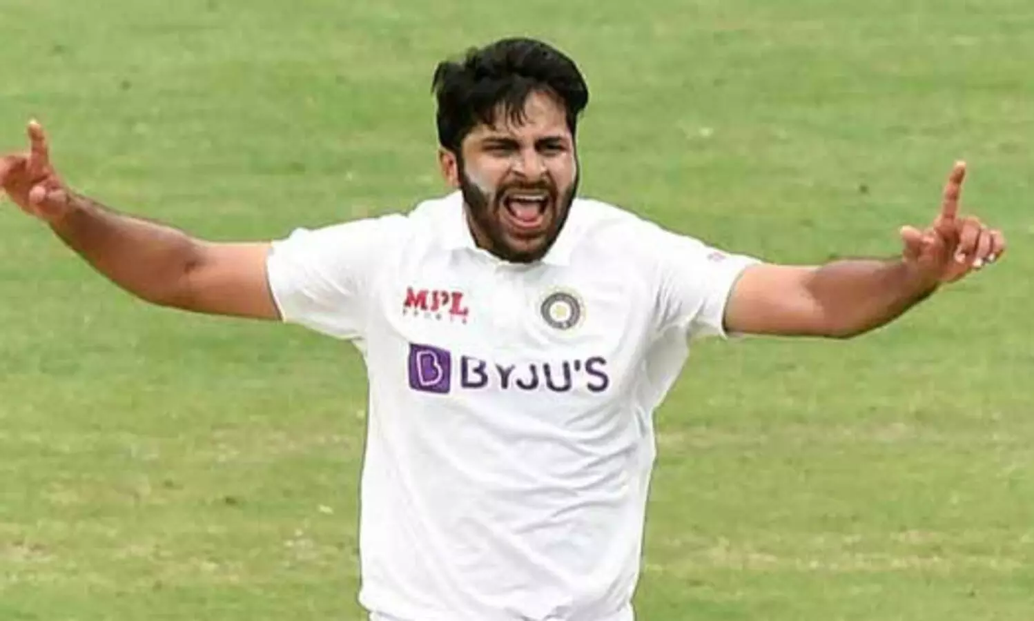 മുംബൈ ലോക്കൽ ട്രെയിനിൽ സീറ്റ്​ തരപ്പെടുത്താനുള്ള​ പാട്,​ ഓസീസ് പേസ്​ ത്രയത്തെ നേരിടാനില്ല -ശർദുൽ