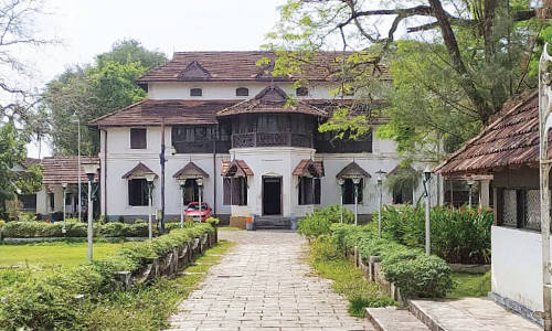 അടച്ചിടൽ കഴിഞ്ഞു; സഞ്ചാരികളെ വരവേറ്റ് കൊല്ലങ്കോട് കൊട്ടാരം