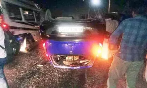 In Kundannur, cars collided and overturned