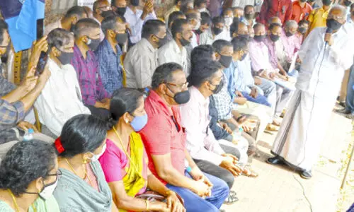 കണ്ണൂർ ടി.എ കേന്ദ്രം മാറ്റുന്നതിനെതിരെ പ്രതിഷേധം