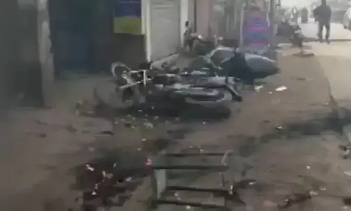 പശ്​ചിമബംഗാളിൽ തൃണമൂൽ-ബി.ജെ.പി സംഘർഷം; നിരവധി വാഹനങ്ങൾ കത്തിച്ചു