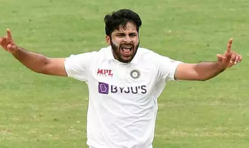 മുംബൈ ലോക്കൽ ട്രെയിനിൽ സീറ്റ്​ തരപ്പെടുത്താനുള്ള​ പാട്,​ ഓസീസ് പേസ്​ ത്രയത്തെ നേരിടാനില്ല -ശർദുൽ