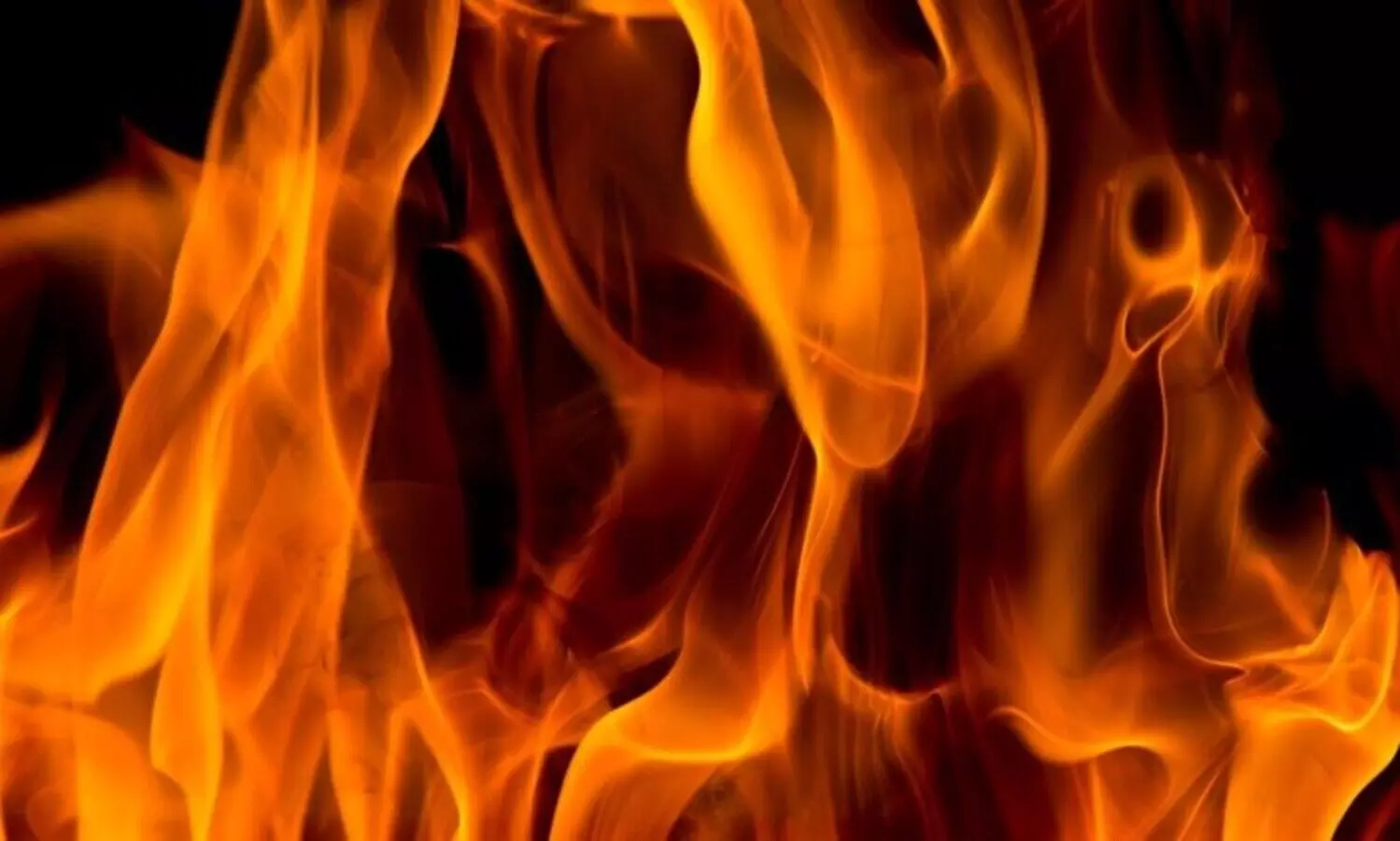 മത്സ്യബന്ധനത്തിനിടെ ബോട്ടിൽ അഗ്​നിബാധ; തൊഴിലാളികളെ രക്ഷിച്ചു