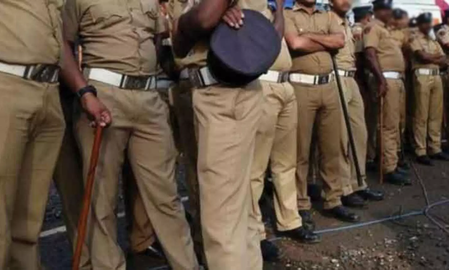 ഭ​ക്ഷ്യ​കി​റ്റ് നി​റ​ക്കു​ന്ന​തി​നെ​ച്ചൊ​ല്ലി സം​ഘ​ര്‍ഷം; ഒ​രാ​ള്‍ക്ക് പ​രി​ക്ക്