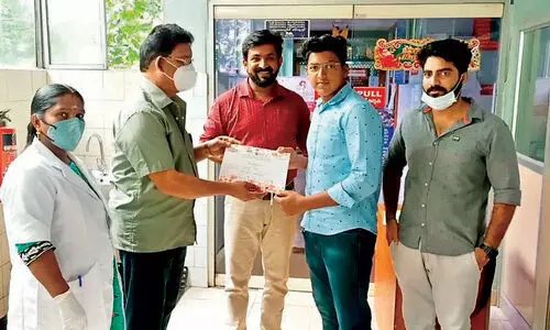 പതിനെട്ടുവരെ കാത്ത് ജന്മദിനത്തിന് രക്തം നൽകി മുഹമ്മദ് റിനാസ് പതിനെട്ടുവരെ കാത്ത് ജന്മദിനത്തിന് രക്തം നൽകി മുഹമ്മദ് റിനാസ്