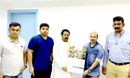 മ​ല​പ്പു​റം ഒ.​െ​എ.​സി.​സി ക​ല​ണ്ട​ർ പ്ര​കാ​ശ​നം ചെ​യ്​​തു