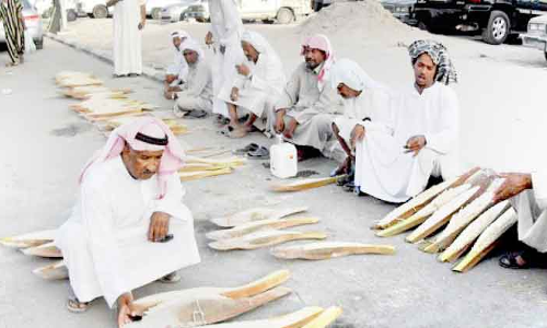 ഈ​ത്ത​പ്പ​ഴ കൃ​ഷി: അ​നു​കൂ​ല കാ​ലാ​വ​സ്ഥ​യി​ൽ പൂ​ങ്കു​ല​ക​ളും തൈ​ക​ളും തേ​ടി ക​ർ​ഷ​ക​ർ