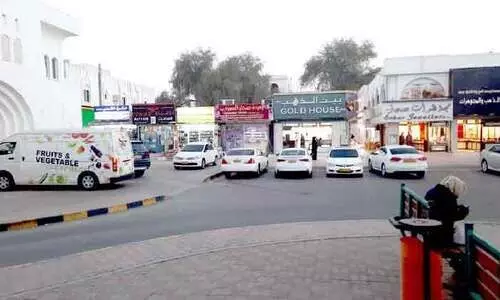 സു​ഹാ​ർ സൂ​ഖ്​ ഉ​ണ​രു​ന്നു: വ​ഴി​വാ​ണി​ഭ​ങ്ങ​ളും സ​ജീ​വം