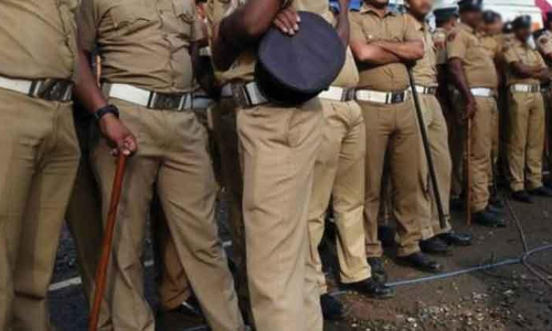 ഭ​ക്ഷ്യ​കി​റ്റ് നി​റ​ക്കു​ന്ന​തി​നെ​ച്ചൊ​ല്ലി സം​ഘ​ര്‍ഷം; ഒ​രാ​ള്‍ക്ക് പ​രി​ക്ക്