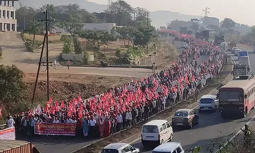 കർഷക സമരത്തിന്​ ഐക്യദാര്‍ഢ്യം; നാസിക്കില്‍ നിന്നും മുംബൈയിലേക്ക് ആയിരക്കണക്കിന് കര്‍ഷകരുടെ റാലി