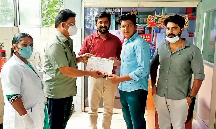 പതിനെട്ടുവരെ കാത്ത് ജന്മദിനത്തിന് രക്തം നൽകി മുഹമ്മദ് റിനാസ് പതിനെട്ടുവരെ കാത്ത് ജന്മദിനത്തിന് രക്തം നൽകി മുഹമ്മദ് റിനാസ്