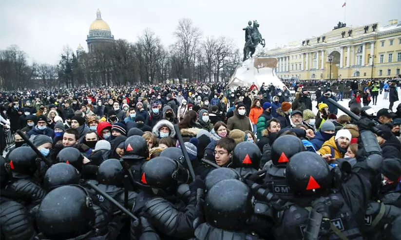 പ്രതിപക്ഷ നേതാവിന്റെ മോചനം ആവശ്യപ്പെട്ട് റഷ്യയിൽ കൂറ്റൻ പ്രതിഷേധ റാലി പ്രതിപക്ഷ നേതാവിന്റെ മോചനം ആവശ്യപ്പെട്ട് റഷ്യയിൽ കൂറ്റൻ പ്രതിഷേധ റാലി