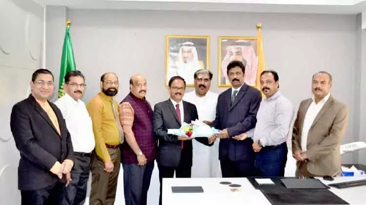 ഡോ. ​സി​ദ്ദീ​ഖ് അ​ഹ​മ്മ​ദി​നെ കി​ഴ​ക്ക​ൻ പ്ര​വി​ശ്യ ലോ​ക കേ​ര​ള​സ​ഭ അ​നു​മോ​ദി​ച്ചു