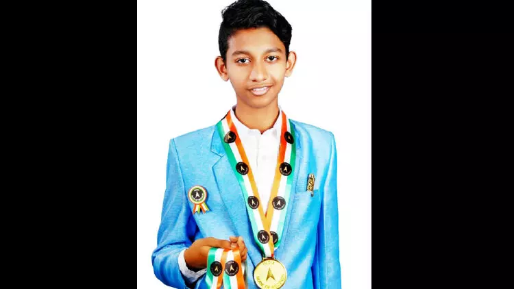 ഇ​ന്ത്യാ ബു​ക്ക് ഓ​ഫ് റെ​ക്കോ​ഡ്​​സി​ല്‍ ഇ​ടം നേ​ടി ഒ​മ്പ​താം ക്ലാ​സു​കാ​ര​ൻ തേ​ജ​സ്സ്​