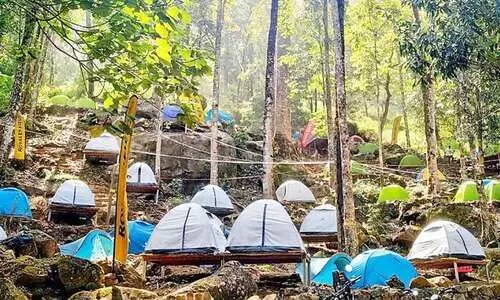 കൂണുപോലെ മുളക്കുന്ന ടെൻറുകൾ; സു​ര​ക്ഷ​ പേ​രി​നു മാ​ത്രം