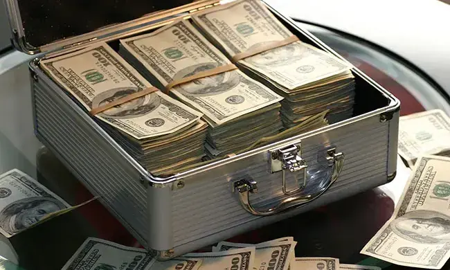 ലോകത്തിന്​​ മൊത്തം വാക്​സിൻ നൽകാൻ ഈ 10 അതിസമ്പന്നരുടെ കോവിഡ്​ കാല​ സമ്പാദ്യം മതിയായിരുന്നു