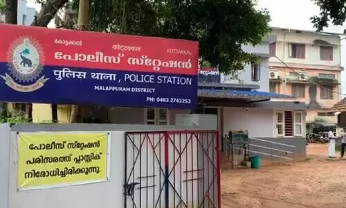 കോട്ടക്കലിൽ ഇൻകംടാക്സ് ഉദ്യോഗസ്ഥരെന്ന വ്യാജേന വീട്ടുകാരെ ബന്ദികളാക്കി കവർച്ച