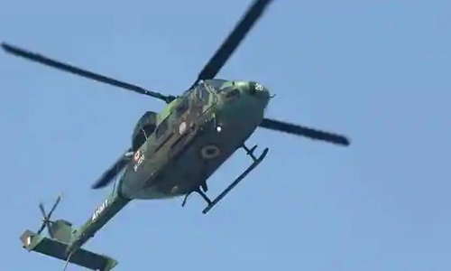 കശ്​മീരിൽ​ സൈനിക ഹെലികോപ്​റ്റർ ഇടിച്ചിറക്കി; പൈലറ്റ്​ മരിച്ചു, സഹപൈലറ്റിന്​ ഗുരുതര പരിക്ക്​