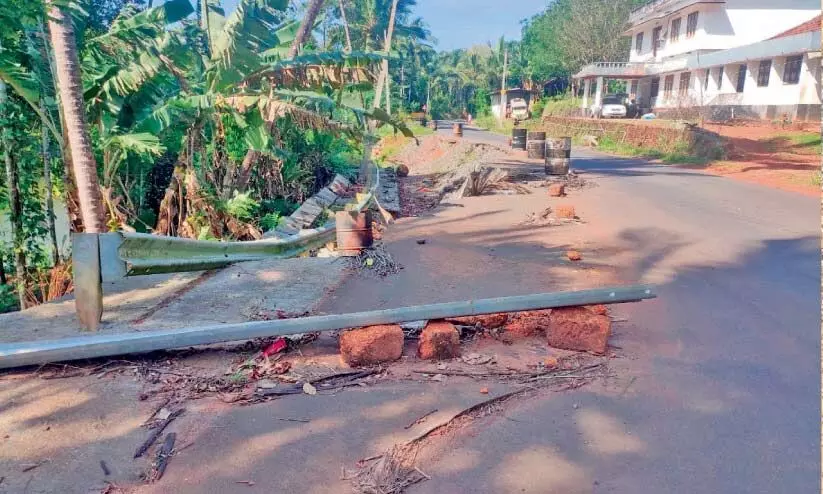 പുഴ കവർന്ന മലയോര ഹൈവേയിൽ നവീകരണം തുടങ്ങിയില്ല