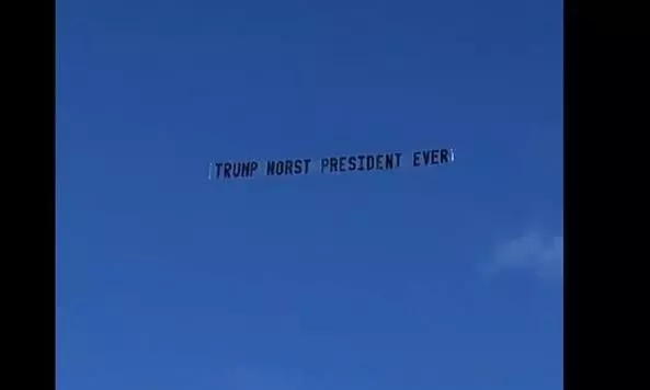 വൈറ്റ്​ഹൗസ്​ വിട്ടിട്ടും ട്രംപിനെ വിടാതെ ജനം; വീടിനു മുകളിൽ പറന്ന്​ ഏറ്റവും ​മോശം പ്രസിഡ​ൻറ്​ ബാനർ