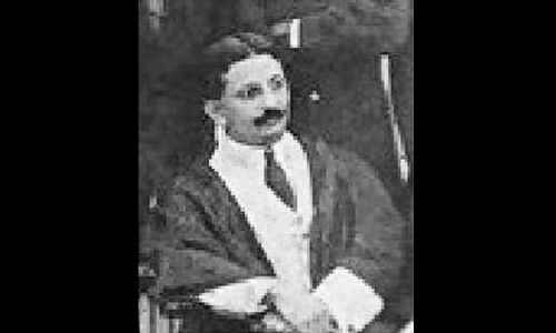 ഭ​ര​ണ​ഘ​ട​ന​യി​ലെ ഷാ ​നാ​മ