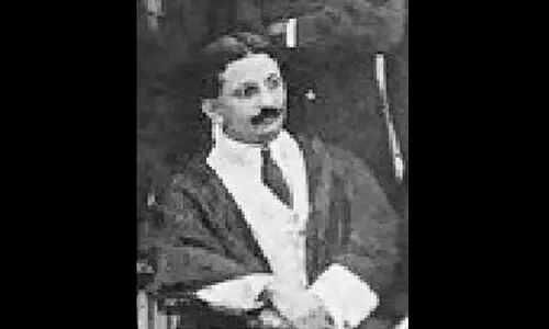 ഭ​ര​ണ​ഘ​ട​ന​യി​ലെ ഷാ ​നാ​മ