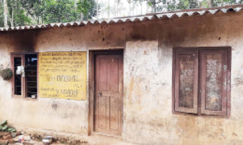 വ​നാ​വ​കാ​ശ നി​യ​മം അ​ട്ടി​മ​റി​ക്കു​ന്നു; ആ​ദി​വാ​സിക​ൾ പെ​രു​വ​ഴി​യി​ൽ