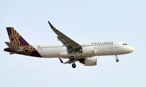 ഡ​ൽ​ഹി​യി​ല്‍നി​ന്നു​ള്ള വി​സ്താ​ര​യു​ടെ ആ​ദ്യ വി​മാ​ന​ത്തെ ഷാ​ര്‍ജ വ​ര​വേ​റ്റു