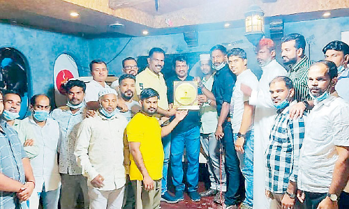 റ​ഷീ​ദ് അ​ടി​ച്ചി​ന​ക്കാ​ടി​ന് യാ​ത്ര​യ​യ​പ്പ് ന​ൽ​കി