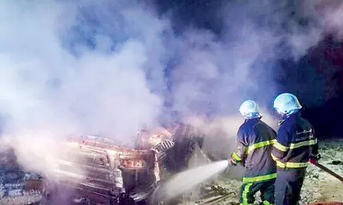 ഹൈ​മ​യി​ൽ ട്ര​ക്കി​ന്​ തീ​പി​ടി​ച്ചു; പാ​കി​സ്താ​ൻ സ്വ​ദേ​ശി മ​രി​ച്ചു